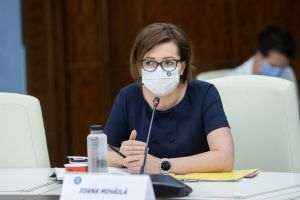 "Ultima raportare de la Institutul Naţional de Sănătate Publică corectează de fapt o raportare anterioară şi estimează că vârful s-ar putea să fie la finalul lunii septembrie, dar este o estimare. Ne putem aştepta să apară modificări faţă de această estimare, iar în scenariul cel mai rău posibil INSP apreciază că s-ar putea să ajungem la aproximativ 4.000 de pacienţi spitalizaţi în perioadele de vârf pandemic. Aceasta este scenariul cel mai rău posibil", a declarat Ioana Mihăilă.