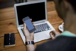 Consumul conştient şi accesul digital - principalele cerinţe ale tinerilor, pentru viitor