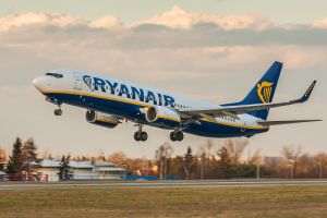 Ryanair anunţă creşterea rezervărilor pentru 2021