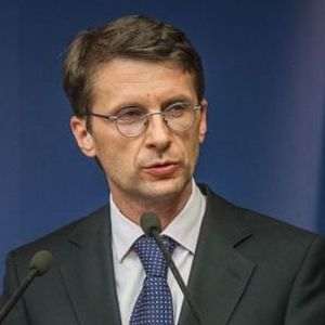 Dan Suciu a afirmat: "Avem o inflaţie blocată la nivelul preţurilor exogene şi preţurilor energiei electrice, gazelor naturale şi combustibililor. Preţuri asupra cărora nu putem să intervenim, sunt dincolo de capacitatea noastră de influenţare. Ce ne rămâne de făcut este să încercăm să temperăm celelalte evoluţii de preţuri, aşa cum putem, pentru a nu decola inflaţia, să o menţinem la acest nivel de 5%, 5,6% spre finalul anului.