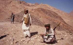 Talibanii au mărşăluit triumfal pe aeroportul din Kabul după retragerea militarilor americani