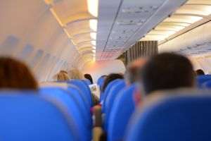 Transportul aerian de pasageri a scăzut cu 26,5% în primul semestru din 2021