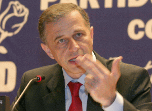 \"În mod firesc prima noastră opţiune şi obligaţie este să solicităm UE un pachet financiar.\"