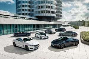 BMW a comandat baterii în valoare de 20 de miliarde de euro pe fondul creşterii cererii de automobile electrice
