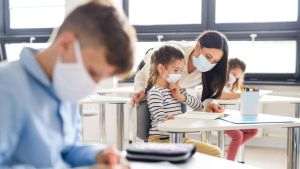 ''Peste 1.000 de copii au fost confirmaţi pozitiv în prima săptămână de şcoală''