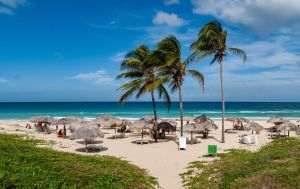 Havana îşi redeschide plajele, însă purtarea măştii rămâne obligatorie