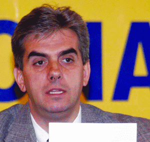 Eugen Nicolaescu acuză că şi fondul provenit din taxa pe viciu este utilizat pe cu totul alte criterii.
