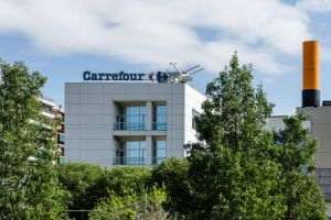 Carrefour renunţă la ideea alianţei cu Auchan 