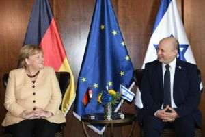 Angela Merkel şi Naftali Bennett (sursa foto: Twitter)