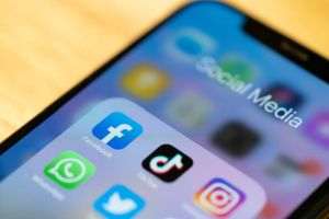 Facebook lansează o secţiune dedicată conţinutului audio
