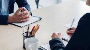 61% dintre români aleg să îşi schimbe jobul pentru un salariu mai mare 