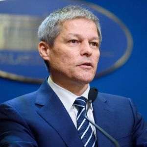 Cioloş spune că i-a promis preşedintelui că îl ţine la curent cu discuţiile despre formarea guvernului