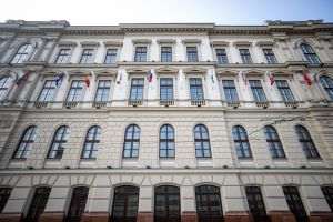 Banca Internaţională de Investiţii marchează şapte ani de emisiuni de succes în lei româneşti printr-o nouă tranzacţie
