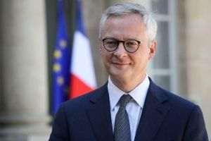 Ministrul francez al Finanţelor susţine acordarea de vouchere pentru achiziţionarea de carburanţi