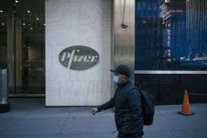 UE aprobă încă două unităţi pentru fabricarea vaccinului COVID-19 dezvoltat de Pfizer şi BioNTech