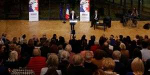 Permisul sanitar nu e obligatoriu la reuniuni politice în timpul campaniei prezidenţiale din Franţa