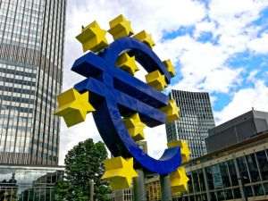 Economia zonei euro a înregistrat un avans peste aşteptări 