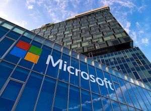 Microsoft a devenit cea mai valoroasă companie tranzacţionată public din lume, detronând Apple