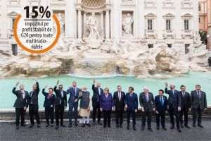 Liderii G20 au aruncat, duminică, monede în Fontana di Trevi. Potrivit legendei, cine stă cu spatele la fântână şi aruncă o monedă în aceasta, se va întoarce la Roma.