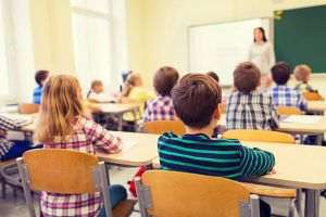 Ministrul Educaţiei anunţă că 68% dintre şcoli încep de mâine cursurile cu prezenţă fizică