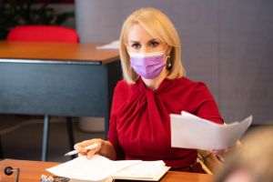 Gabriela Firea susţine că Nicuşor Dan a trimis târziu cererea pentru subvenţie la Guvern