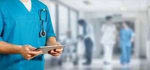 Peste jumătate dintre românii din mediul urban au amânat vizita la medic din cauza pandemiei