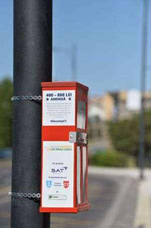 200 de scrumiere stradale au fost amplasate în Municipiul Ploieşti pentru colectarea selectivă a mucurilor de ţigară