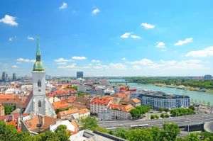 Slovacia anunţă restricţii pentru persoanele nevaccinate