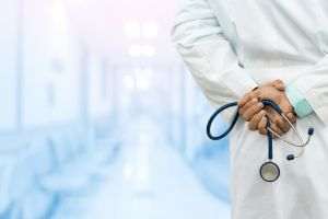 Prejudiciu de 400.000 de lei adus bugetului asigurărilor sociale de sănătate de un medic pediatru