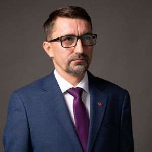 ''Cetăţenii ne cer să depăşim certurile şi să ne comportăm responsabil''