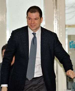 Bogdan Drăgoi răbufneşte instigând la discriminare etnică, în Adunarea generală a acţionarilor; el riscă de la 6 luni la 3 ani de închisoare sau amendă