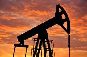 OPEC+ decide să continue planul de producţie şi va majora din nou, în ianuarie, producţia de ţiţei