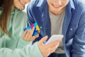 57% dintre părinţii au un cont separat de economii pentru copii
