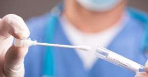 Testarea gratuită SARS-CoV-2 la medicul de familie, în curs de evaluare