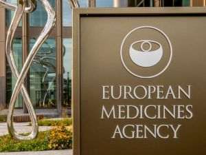 Un medicament dezvoltat de Roche împotriva artritei, autorizat de EMA pentru tratarea cazurilor severe de COVID-19