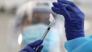 Vaccinul Pfizer oferă protecţie împotriva riscului de spitalizare în timpul valului de infectări cu Omicron