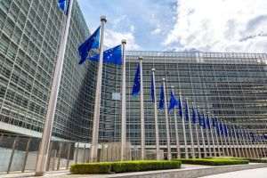 Comisia Europeană va emite în următoarele şase luni obligaţiuni în valoare de 50 de miliarde euro pentru a finanţa redresarea