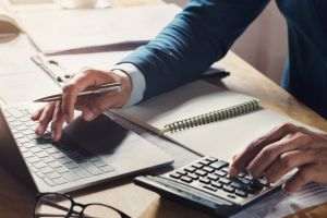 ''Datoria publică creşte destul de îngrijorător''