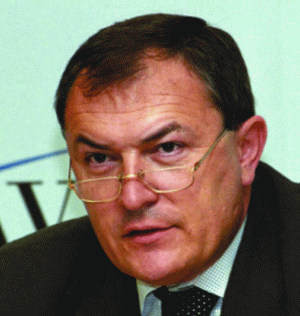 Mircea Ursache: "În condiţiile în care deţinerile acţionarilor privaţi au ajuns la peste 30% din capitalul social al Fondului, consider că este necesară schimbarea Consiliului de Supraveghere astfel încât acţionarii privaţi să fie reprezentaţi de un sfert din membrii Consiliului".