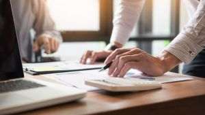 Pensia medie lunară din România a crescut cu 0,7%