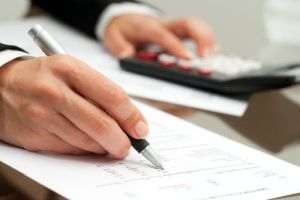 Bugetul pe anul 2022 prevede majorarea salariilor angajaţilor din sănătate şi din învăţâmânt