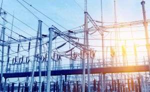 ANRE introduce reguli transparente şi nediscriminatorii pentru racordarea de noi instalaţii de producere a energiei electrice