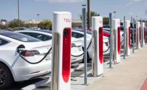 Tesla va rechema la service peste 475.000 de maşini electrice