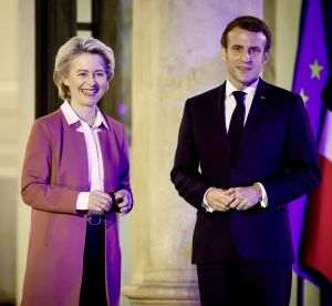 Ursula von der Leyen şi Emmanuel Macron ( Sursa foto: Twitter)