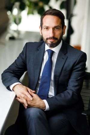 Peter Latos, Partener, lider al departamentelor de Consultanţă şi Strategie şi Tranzacţii, EY România