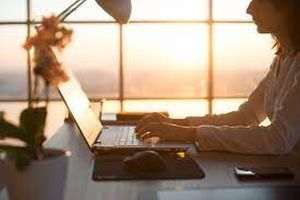 Doar 1 din 10 cetăţeni din Pilonul II îşi verifică online contul de pensie privată