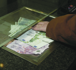 Conducerea băncii care va lua naştere din fuziunea "Banque Populaire" - "Caisse d"Epargne" nu a fost, încă, stabilită. Decizia în acest sens este aşteptată până la finele săptămânii curente.