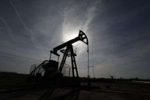 Preţul petrolului creşte continuu, pe fondul tensiunilor dintre Rusia şi Ucraina