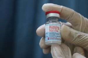 O nouă tranşă de vaccin de la compania farmaceutică Moderna a sosit în ţară