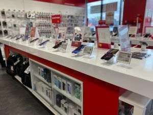 Telefoanele mobile, electrocasnicele mari şi televizoarele - cele mai populare produse din reţeaua Altex